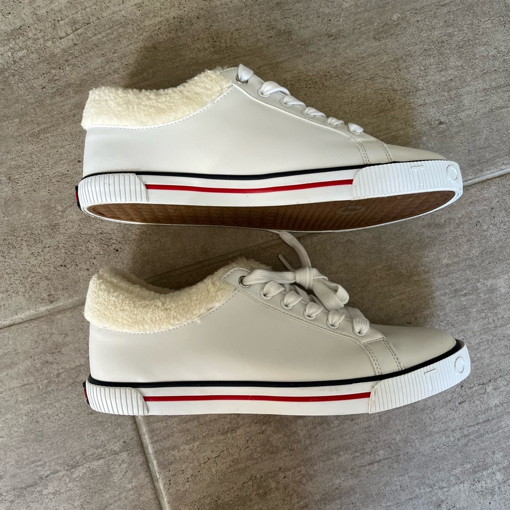 Tommy Hilfiger faux fur lined white sneaker size 8 1/2 M NWT